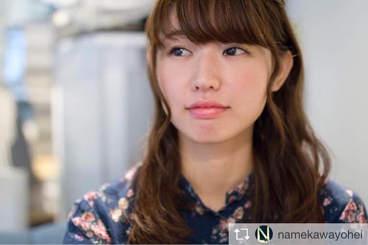 一木千洋のインスタグラム：「Repost from @namekawayohei  雨が上がるのを待機中。 #cafe #コスモス #cosmos #秋 #canon #eoskissx7 #単焦点 #50mm #portrait #ポートレート #name_photo #IGersJP #icu_japan #tokyocameraclub #Hueart_life #ファインダー越しの私の世界 #whin_life」