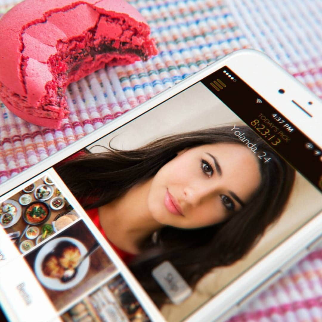 Dine - More Dates, Not Swipes.のインスタグラム：「Our app's method for finding first dates is so effective, it's a surprise no one thought of it sooner. Sweeeet. #macaroon #candy #sweetness #inlove #colorful #beautiful」
