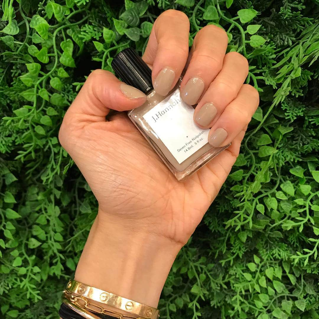 エヴァ・チェンさんのインスタグラム写真 - (エヴァ・チェンInstagram)「My manicure for #pfw was Chanterelle by J.Hannah, which I clearly chose because of the frenchy name」10月7日 2時31分 - evachen212