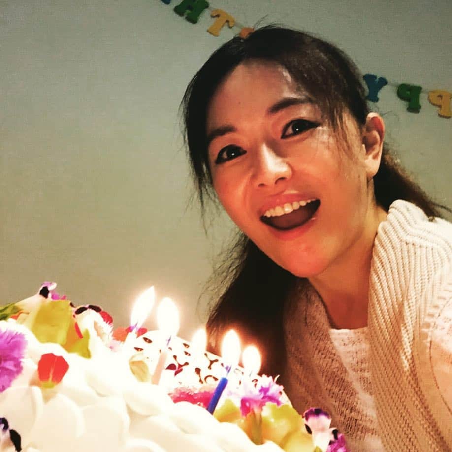 青田典子さんのインスタグラム写真 - (青田典子Instagram)「新潟県民会館の楽屋で、 誕生日ケーキを用意してお祝いをしてくれました💕 ありがとうございます〜✨」10月7日 15時29分 - norikoaota