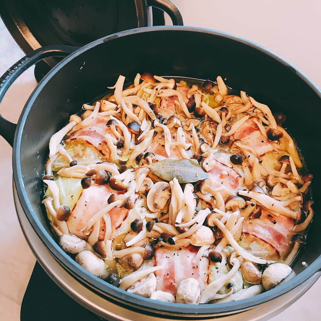 東原亜希さんのインスタグラム写真 - (東原亜希Instagram)「@cooking_very × @vermicular_japan の試食会へ💕ご飯、カレー、スープ類以外使ったことなかったので新しい使い方に感動！ローストビーフが美味しすぎて感動〜！絶対やろう😋 #cookingvery #バーミキュラライスポット」10月7日 10時11分 - akihigashihara