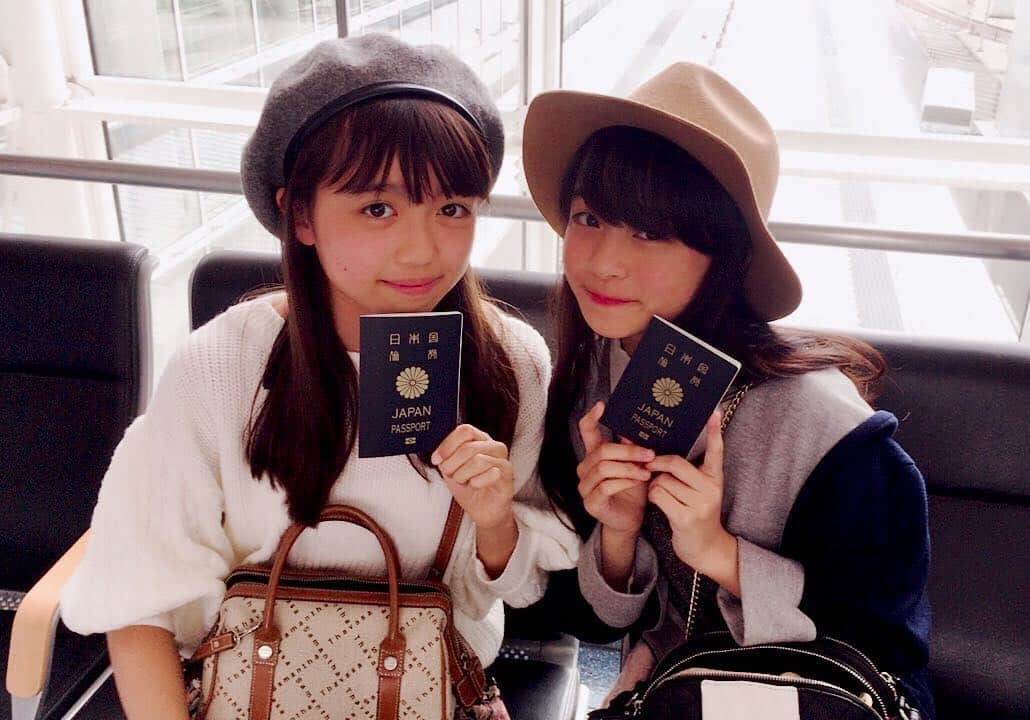 ニコ☆プチのインスタグラム：「✈︎❤︎ 10月号表紙コンビのふたり！ 初☆海外へ！！！！ いってきまーす🐼♡ 帰ってきたらまた更新しますねー！ ではまた(^o^)/ #メアココ #メアリのブログもみてねん #ココハのインスタもみてねん」