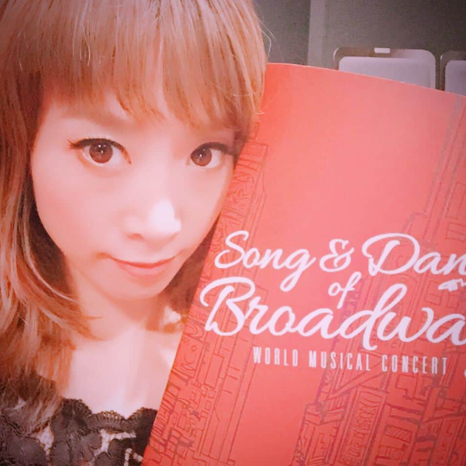 龍真咲さんのインスタグラム写真 - (龍真咲Instagram)「#ALLFORONE #Song&DanceBroadway  観劇三昧✨✨✨ 偶然#蘭寿とむ さん#まゆさん にもお会いしましたっ‼️ あさってドキドキ。。。❤️❤️❤️ あっ。もえりもいた（笑）」10月7日 23時54分 - masaki_ryu