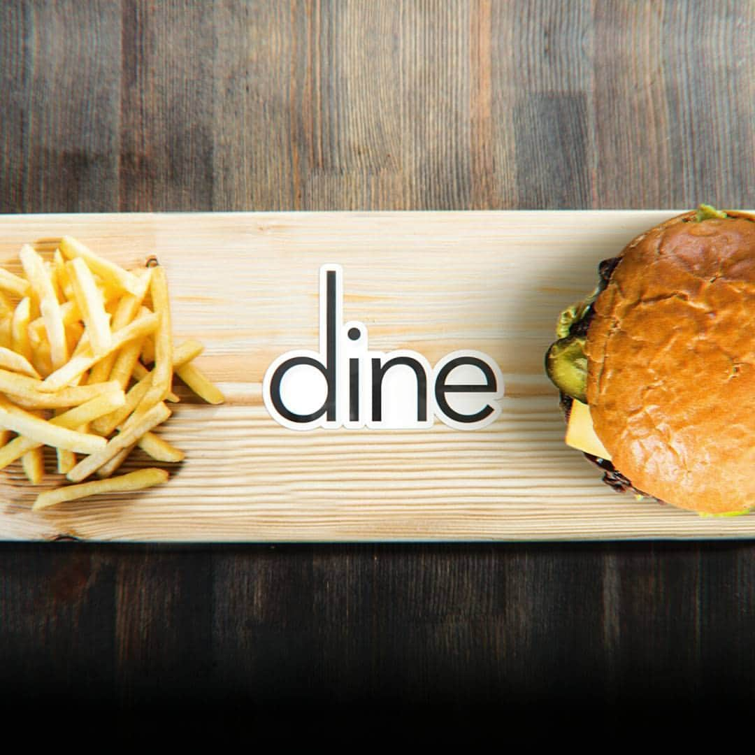 Dine - More Dates, Not Swipes.のインスタグラム：「The Dine app is changing the way you think about food and dating. #hamburger #fries #grill #cheatday #foodies #datenight」