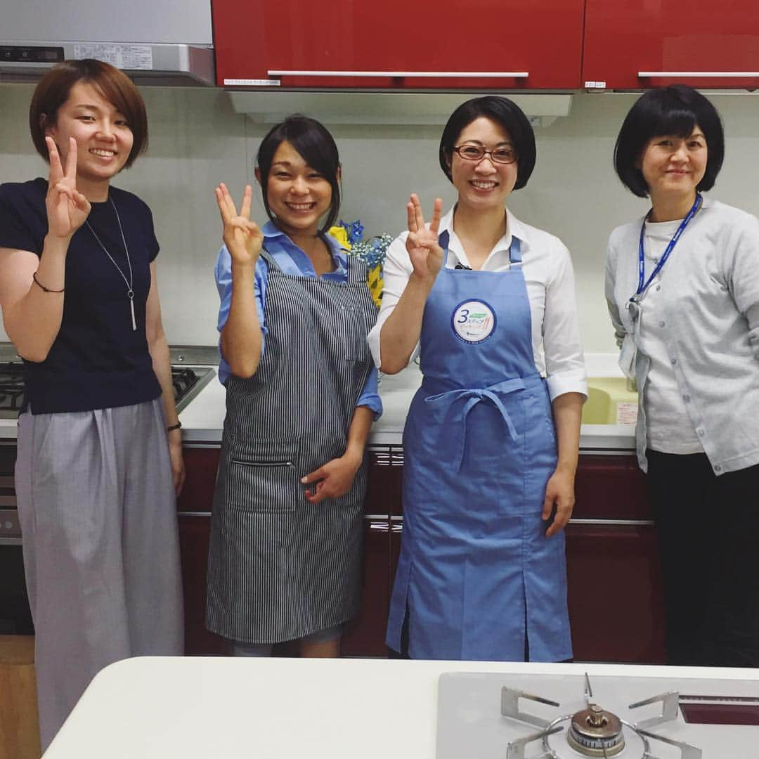 ヤミーさんのインスタグラム写真 - (ヤミーInstagram)「昨日、水曜日は「ヤミーの3ステップクッキング」OA日でした。 番組HPで、番組大公開配信しておりま〜す！↑の番組タイトルで検索して下さい。 * こんなメンバーでお送りしてます！ #ヤミー #3stepcooking #ヤミーの3ステップクッキング #毎週水曜日 #18時55分 #長野都市ガス #長野朝日放送」9月14日 11時05分 - ym_3stepcooking