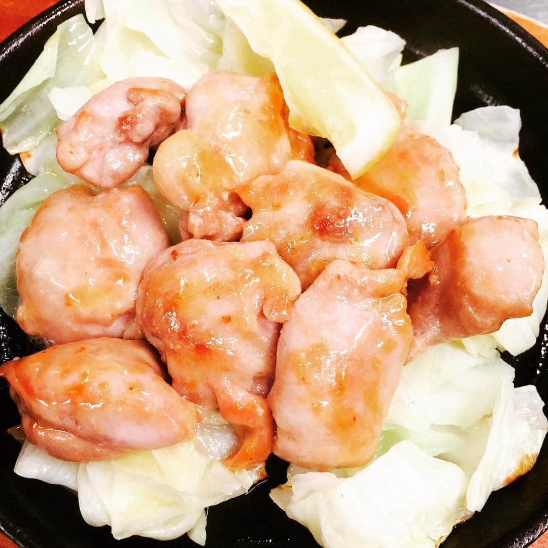 KITCHEN DINING Lien（リアン）さんのインスタグラム写真 - (KITCHEN DINING Lien（リアン）Instagram)「🐔淡路鶏(希少部位)ソリレス 塩焼きガーリック¥600(税別) もも肉の付け根の近くにあり、締まった赤身の肉質はとても美味しいです✌️」9月14日 21時30分 - kitchen_dining_lien