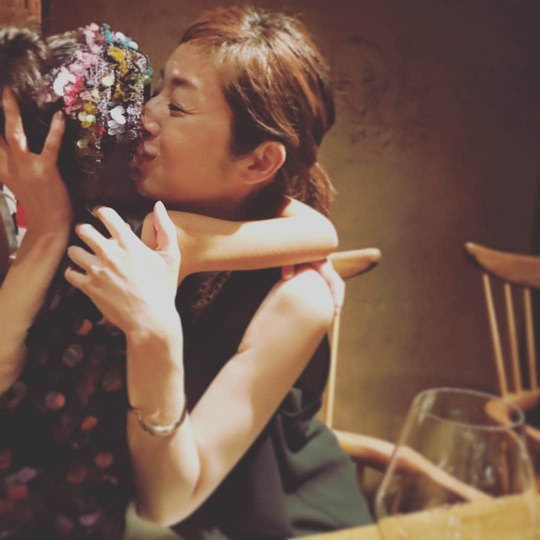 高岡早紀 さんのインスタグラム写真 - (高岡早紀 Instagram)「娘ちゃん、7歳のお誕生日！ 彼女を見守るお兄ちゃん達の姿にも癒されて… 今日も幸せな日でした。。 ありがとう。。。」9月14日 22時47分 - saki_takaoka