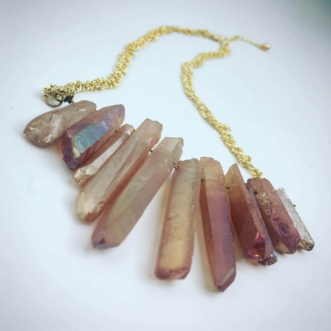 のインスタグラム：「Boho vibes today. #boho #stones #fashionbuyer #instafashion #fashionista #clothingbuyer #clothesforsale #currentlywearing #shopping #clothes #buyerslife #womensclothing #jewelry #accessoriesaddict #obsessed #jewelrydesigner #highfashion #fashion #style #fashionshow #model #look」