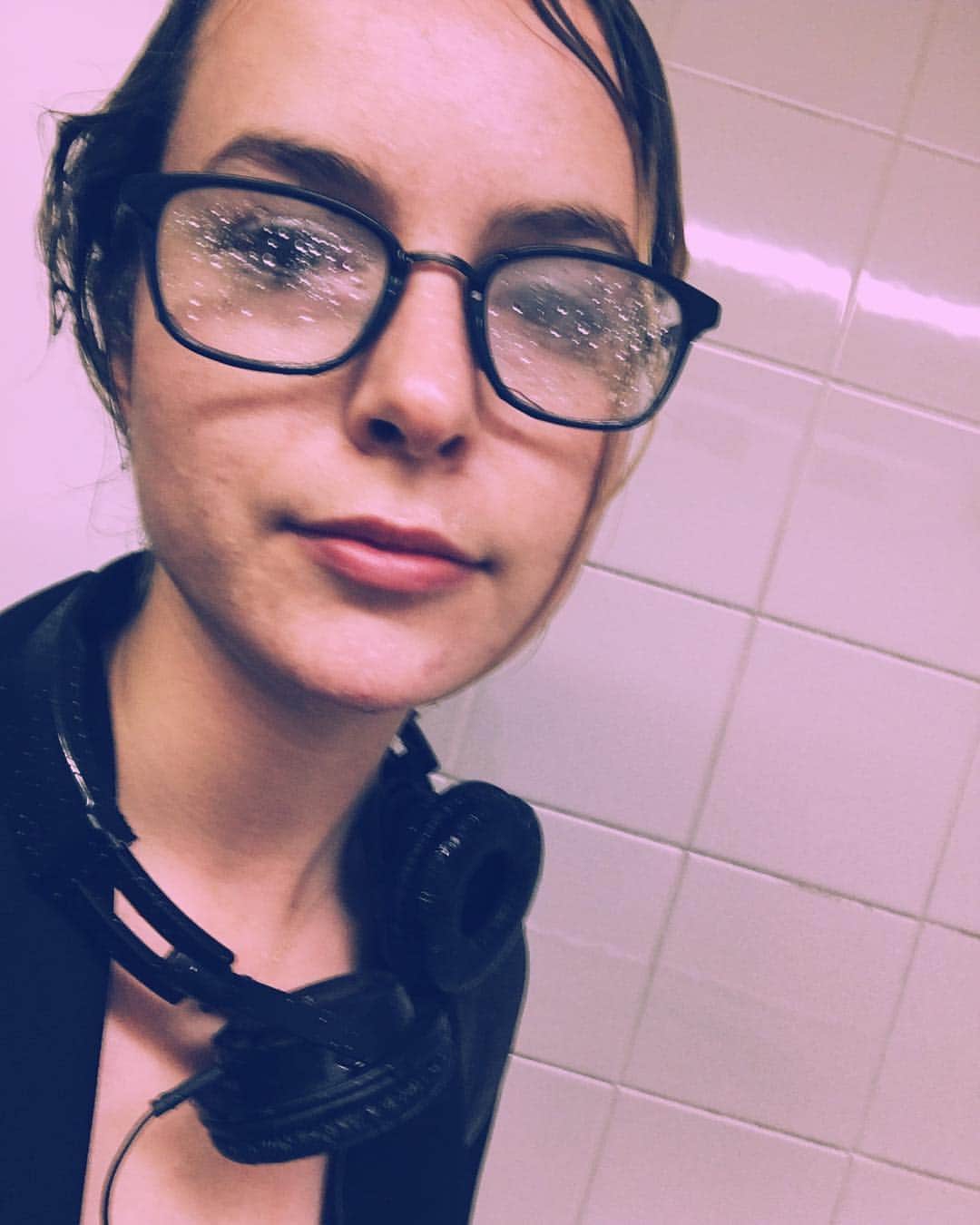 ブリジット・メンドラーのインスタグラム：「Nature said it's time for a shower 🚨⏰⛈🛁」