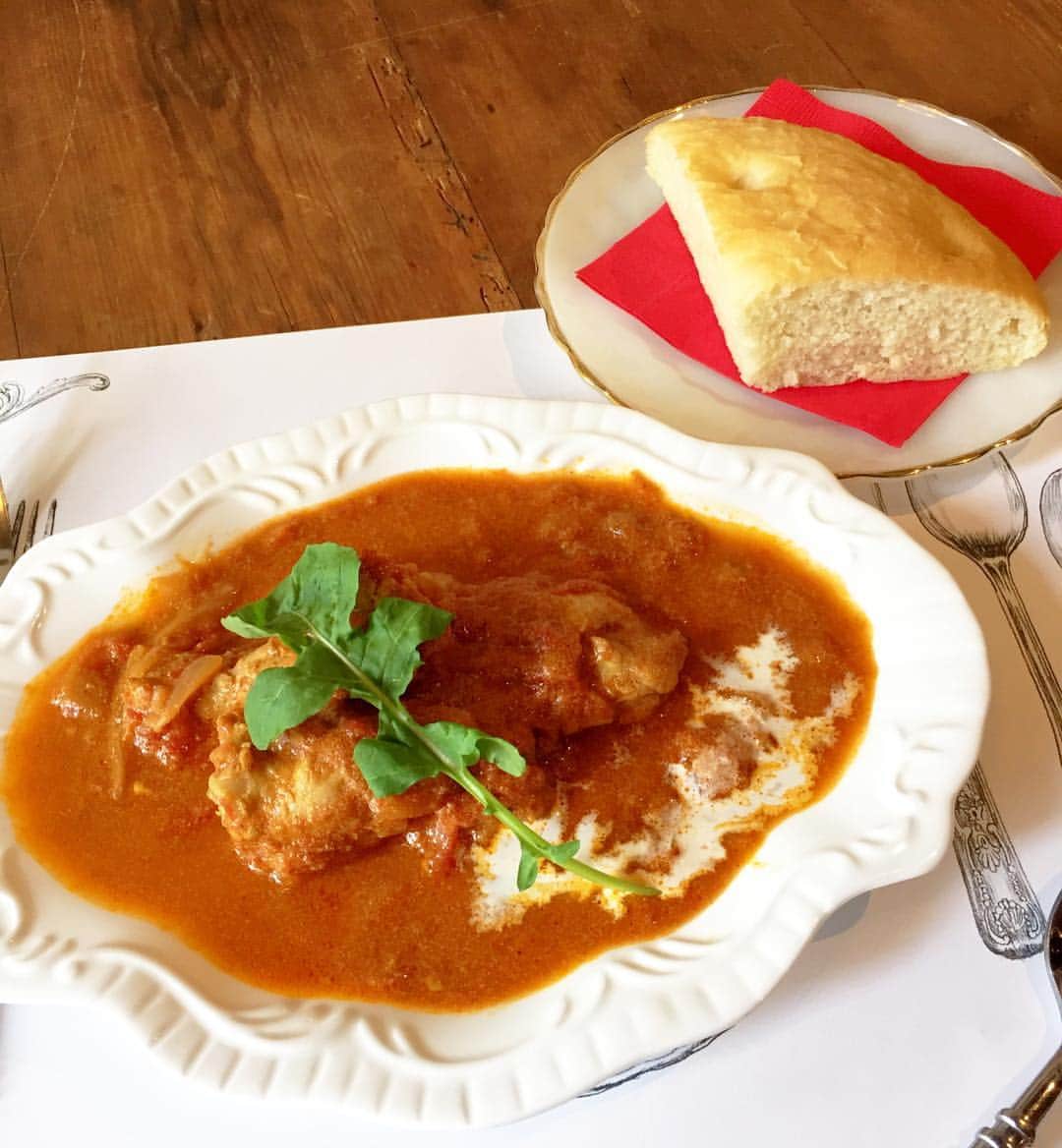 のインスタグラム：「土日限定menu 手作りカレーです🍽😋ライスもお選び頂けます♡  3連休営業日のお知らせです🌿  9/16,17,18(祝)👉営業 9/19(火)👉振替定休  とさせて頂きます😊 🗣台風上陸の恐れがありますので変更の可能性があります。  ぜひ、ご予約も承っております ☎︎03-5708-5931  #toiledeliberte #トワルドリベルテ#アンティーク#antique#祐天寺 #パンケーキ#pancakes#café #yutenji#dogcafe #ドッグカフェ」