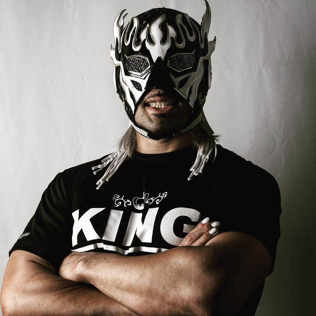 のインスタグラム：「#ElDesperado Official Interview !! . 「グーパンチも反則だろ？ KUSHIDAの方がオレよりも “卑怯な人間”なんだよ！」 9.16広島でIWGPジュニア王座に挑戦！ エル・デスペラードに直撃！ http://www.njpw.co.jp/114215 #njpw #njdest #鈴木軍」