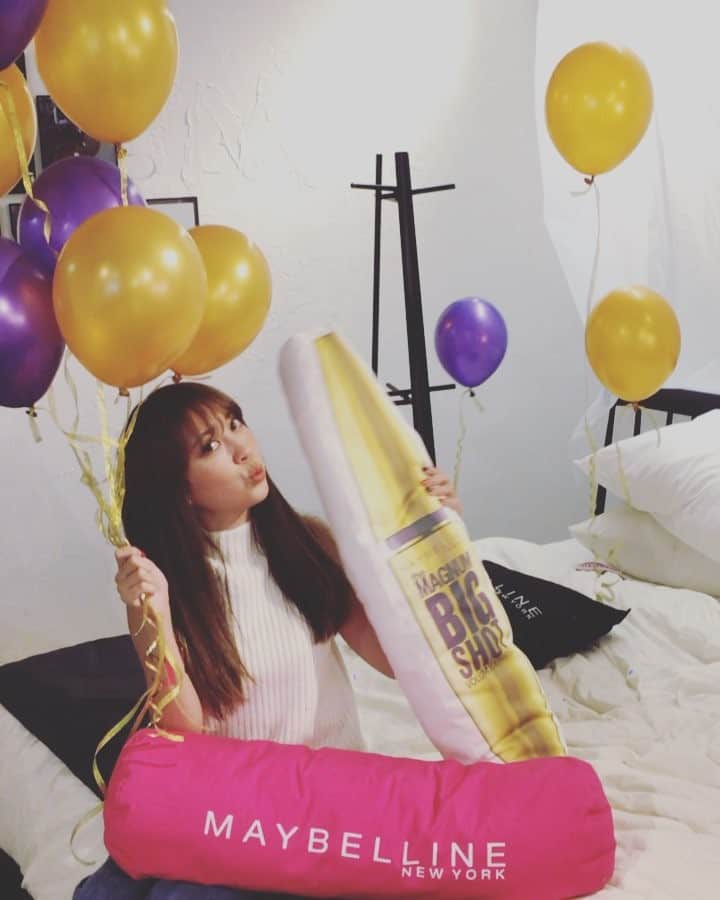 DJ MaRiaのインスタグラム：「メイベリン @maybelline の新しいマスカラすごくいい！フィルムタイプだからにじまずお湯ですぐ落ちるし、一度塗りでボリュームアップ♡ 愛用します💋 #まつげにガールズパワー #メイベリン #マスカラ #メイベリンハウス #maybelline #maybelinehouse #bigshot #newyork」