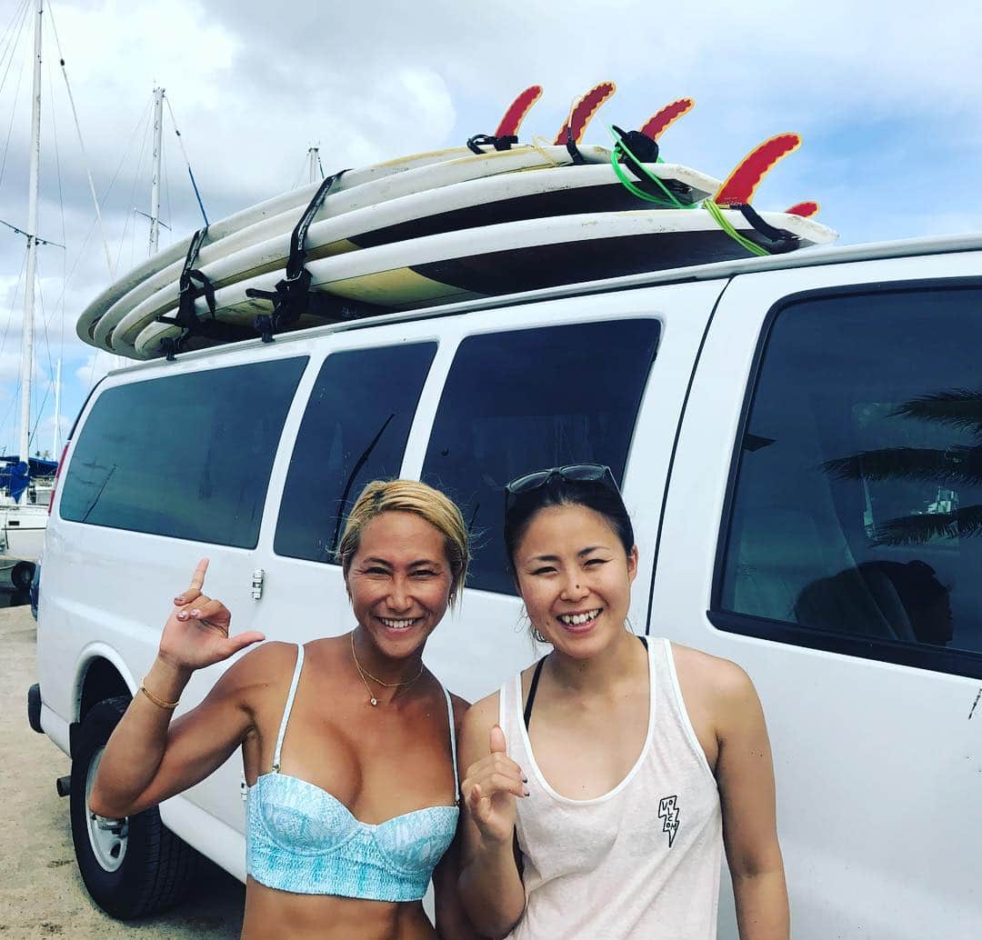 のインスタグラム：「Thank you soooooo much @mitoism  and @surfergirlacademy 😍had a great surf time🏄‍♀️ #hawaii #surf #surfergirlacademy」
