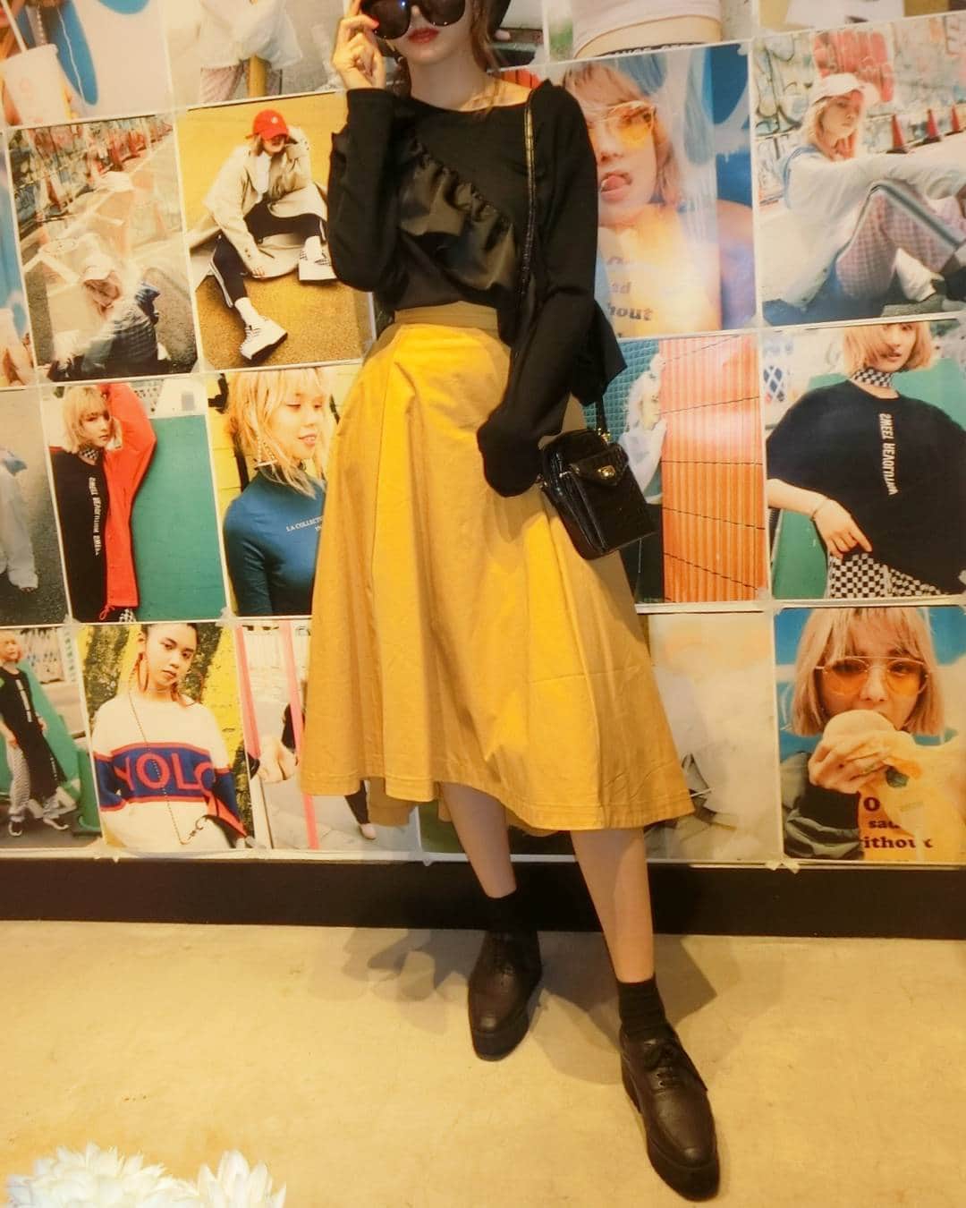平木愛美のインスタグラム：「todays #ootd 💛💙 #yellow #aw #tokyo #愛美ふく」