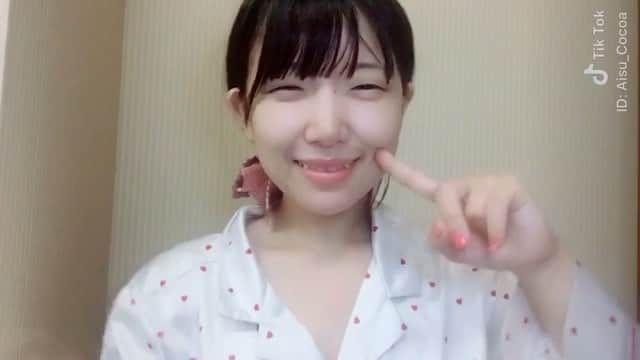 愛須心亜のインスタグラム：「寝る前のすっぴん#tiktok . アプリダウンロードして、ぜひフォロー、♡ボタンお願いします♪」