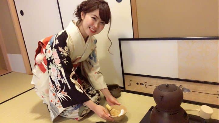 福岡真菜さんのインスタグラム写真 - (福岡真菜Instagram)「先日のお茶会で着たお着物🍵💓👘 和服が大好き。 早く1人でお着付けできるようになりたいな💭  私は少し珍しい遠州流という流派でお茶のお稽古を毎週しています☺️ #gakushuin #missgakushuin #ミスコン #学習院 #teaceremony #茶道 #着物」9月16日 9時27分 - mana_17_no5