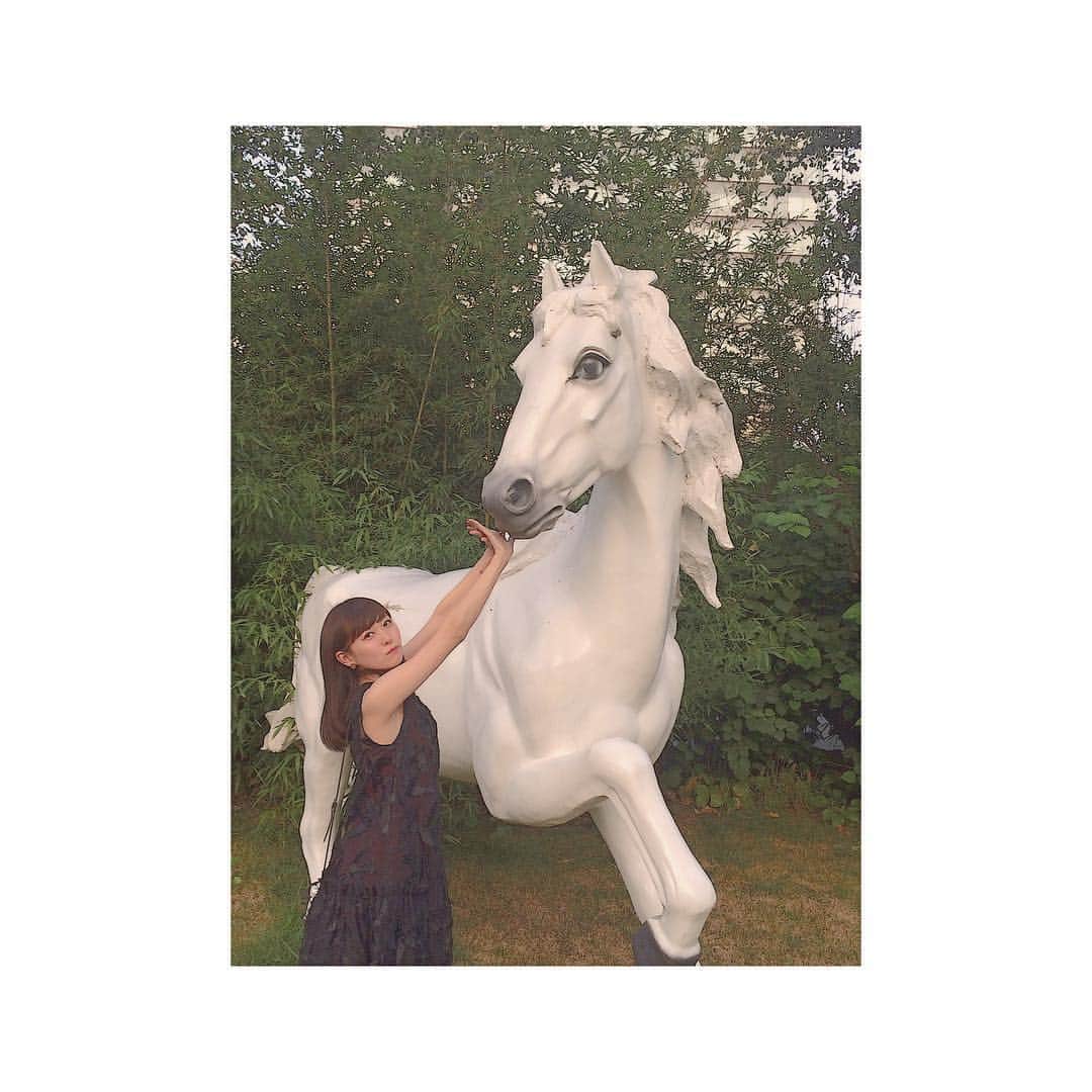 渡辺美優紀さんのインスタグラム写真 - (渡辺美優紀Instagram)「お馬さん、みーつけたっ！🐴❤︎ 乗りたいけど大きくて乗れない😗 #北京」9月16日 10時07分 - miyukichan919