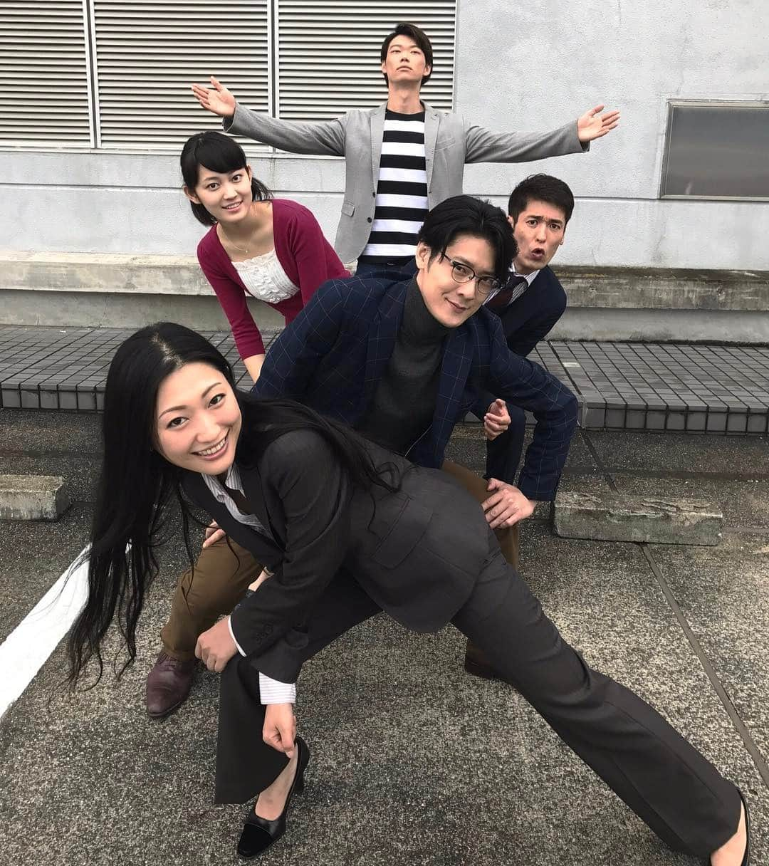 日本テレビ「ウチの夫は仕事ができない」さんのインスタグラム写真 - (日本テレビ「ウチの夫は仕事ができない」Instagram)「「SNS用」と「前室に飾る用」写真はいつも2種類撮っていました📸✨マックスの集合写真、コレも変だけど、もう1枚の全員集合写真はもっと変…😅 今夜の最終回、お仕事のゴールも素敵です👔💼✨ #ウチの夫 #佐藤隆太 #壇蜜 #吉本実憂 #阿部翔平 #笠松将 #MAX #錦戸亮 #薮宏太」9月16日 13時54分 - uchinootto_ntv