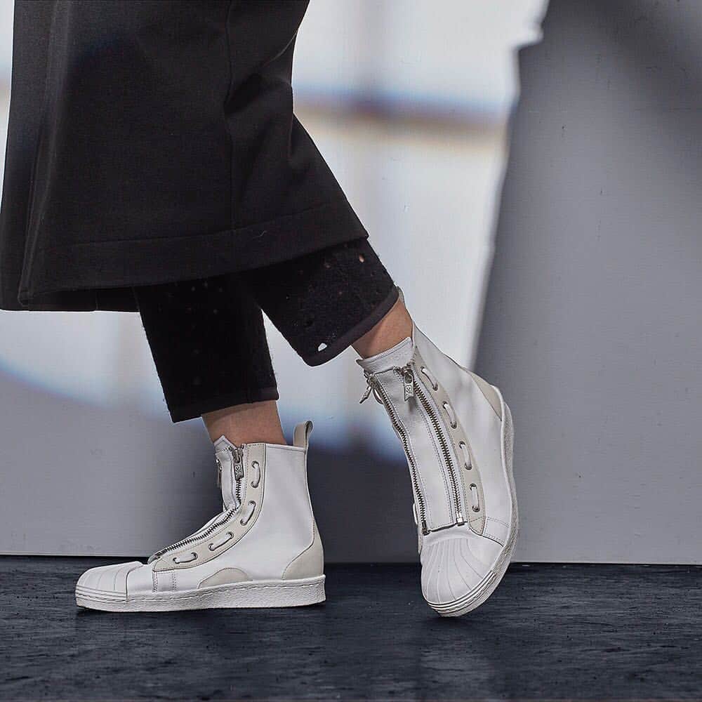 ワイスリーのインスタグラム：「Yohji creates a new generation of Superstar in the form of the Y-3 Pro Zip. #adidas #Y3 #ProZip」