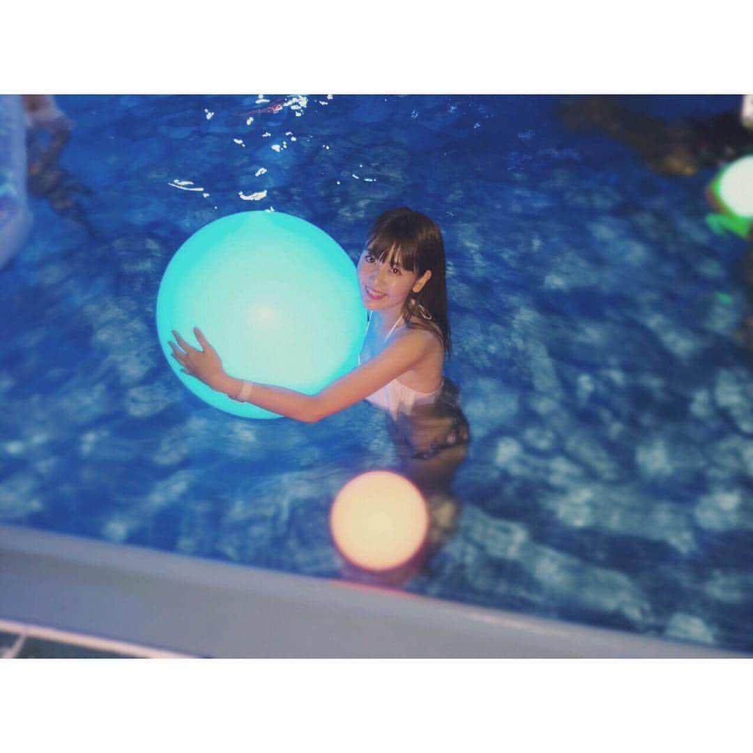 西野実見さんのインスタグラム写真 - (西野実見Instagram)「. 💛💚💙💜💖 #pool #nightpool」9月16日 20時19分 - maminishino
