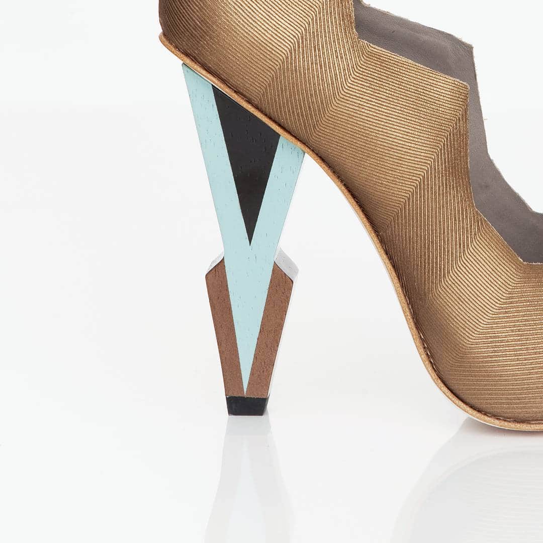 フィンスクのインスタグラム：「Hand painted heel detail #architectural #ethicalfashion #FINSKshoes」