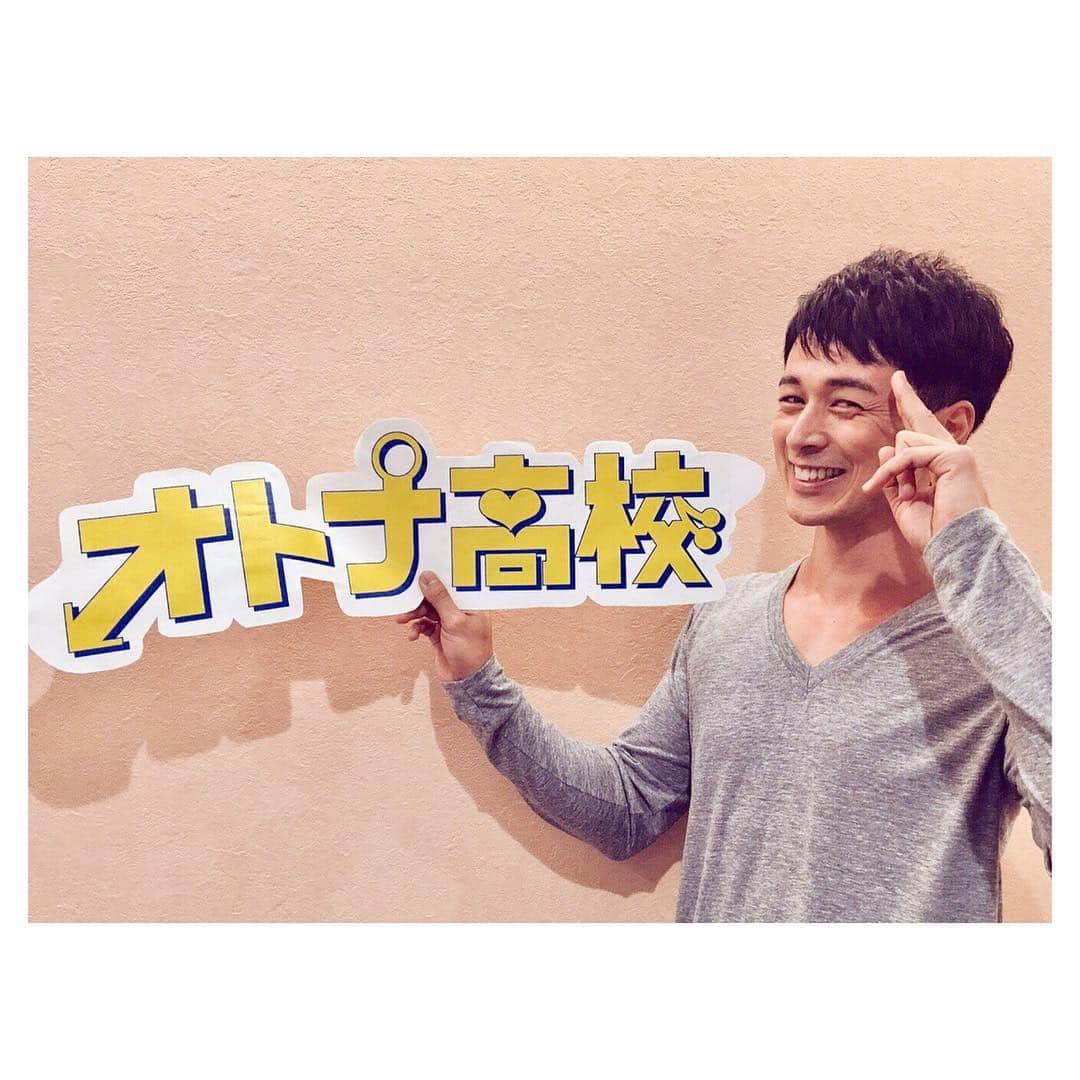 テレビ朝日「オトナ高校」のインスタグラム：「. 川本・カルロス・有役🌹 #夕輝壽太 さん  ブラジル人の血を引く、行列のできるイケメン弁当店店長🍱とにかくチャラくて超モテる💏1000人以上の女を抱く直前で「なんだかピンとこない…」が続き、未だ童貞でオトナ高校の生徒に✋弁当店の名物パスタはアルデンテ➡︎あだ名はヤルデンテ🍒… . #オトナ高校  #やらみそ  #ヤルデンテ #テレビ朝日 #土曜ナイトドラマ」