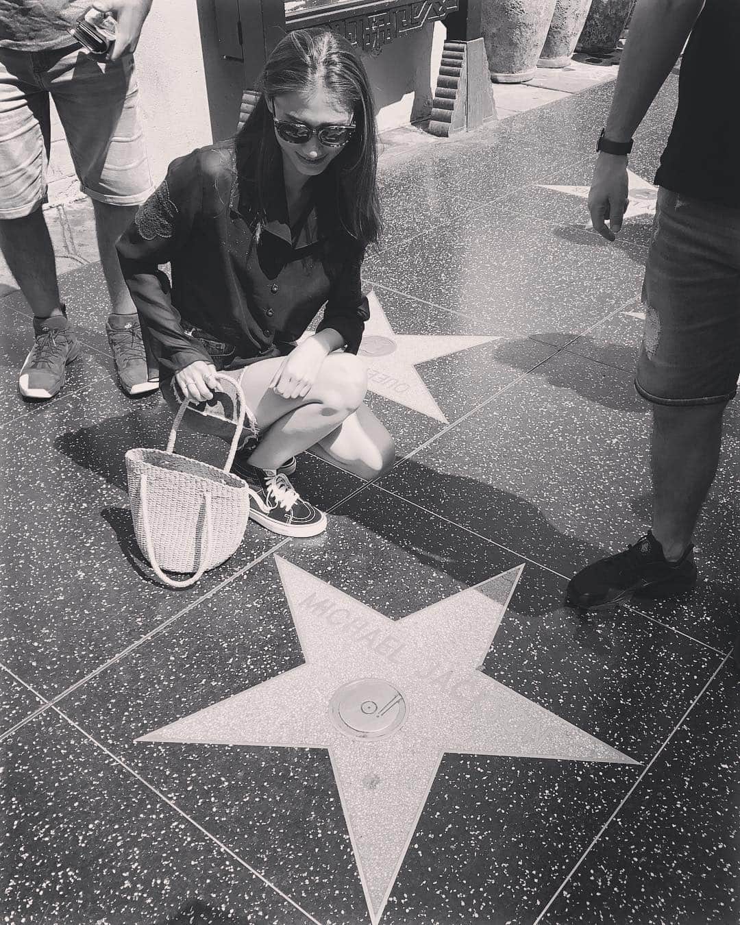 白雪のインスタグラム：「「Michael Jackson だけは見つけたら写真撮りたいっ！」って言ってたらすぐ見つけられた🙋🏻✨旅の思い出に📸  #travel #travelgram #Hollywood #kingofpop #MichaelJackson #アメリカ旅行」