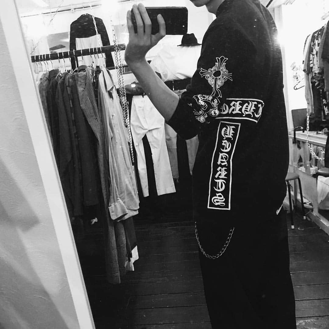 としきのインスタグラム：「#chromehearts」