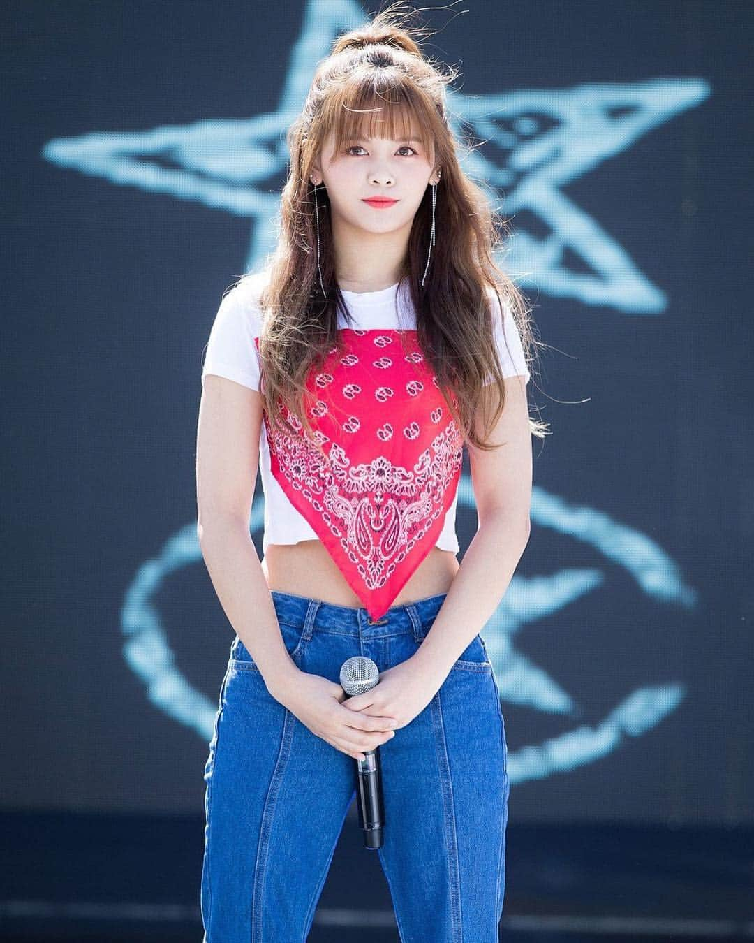 ソンのインスタグラム：「[PIC] 170916  #CLC (#씨엘씨 ) Jeonwoo Marathon event🎤🎶 #Sorn #CLC」