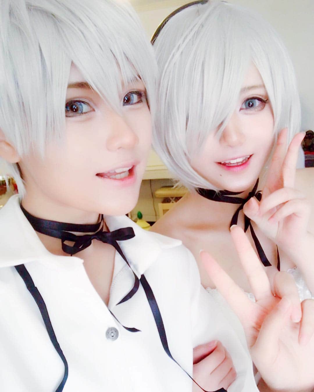赤羽律のインスタグラム：「久々の撮影が楽しい💕 9sくん可愛いすぎ〜  #ニーアオートマタ #nierautomata #nier #cosplay #コスプレ #2B #9s #whitehair #wedding」