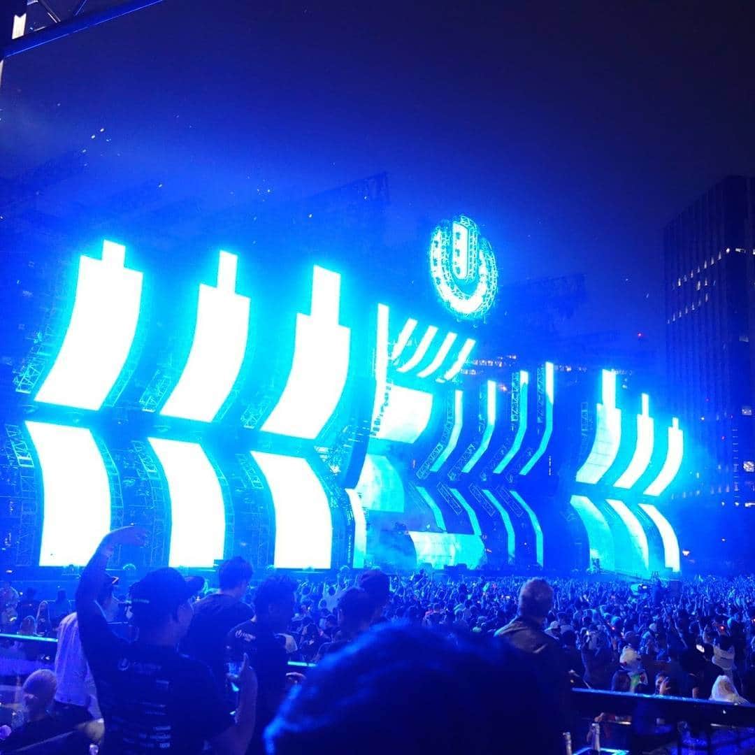 DJ DAIKI（若林大輝）さんのインスタグラム写真 - (DJ DAIKI（若林大輝）Instagram)「Your set was awesome DJ raiden🙌 . Ultra MiamiやUltra KoreaのメインステージでDJしている韓国のRaidenとVVIPで久しぶりの再会😎🎉🍾 . #ultrajapan #ultra #octagon #vvip #makesomenoise #edm #djlife #dj #instalike #follow4follow #follow #instadaily #instagood #friends #instamood #like4like #tflers #iphoneonly #followme #tagsforlikes #amazing #bestoftheday #fun #smile  #djraiden #djdaiki #ウルトラジャパン」9月17日 17時32分 - daiki.wakabayashi