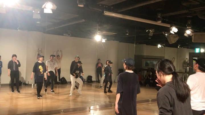 ガーダオ・メラニーのインスタグラム：「mitsushiさんpickup🤘🏾✨ ココ楽しいー❣️🐸🍿🌈💕 Tweetie🐥🐥🐥 #avex #avexartistacademy #dance #hiphop」