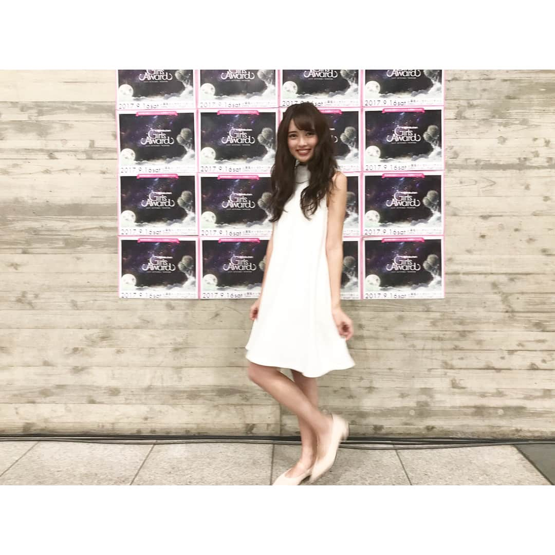 宮内理沙さんのインスタグラム写真 - (宮内理沙Instagram)「Girls Award 2017 A/W ２つ目は協賛イオンウォーターのステージにでました(*^^*) . 同じ事務所の雛ちゃんと吉木千沙都ちゃんと歩きました🙏✨ 風船も沢山飛んでて楽しかったな(о´`о)🎈 風船の感じが伝わる動画載せてみたので観てみてください❤︎ . . #girlsaward #宮内理沙」9月17日 23時11分 - risa_miyauchi