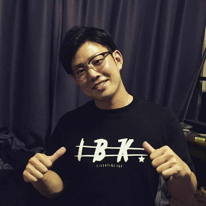 北條史也のインスタグラム：「宣伝してるらしい #Tシャツ#調子いいらしい」