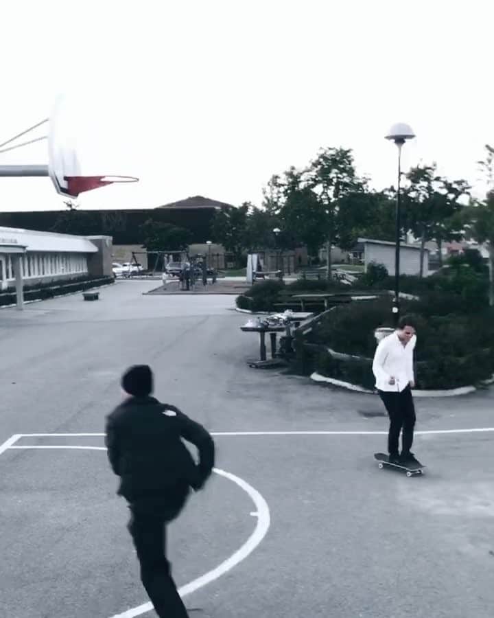 コンラッドのインスタグラム：「Fun session the other day🏀🤙🏻 #starfeld」