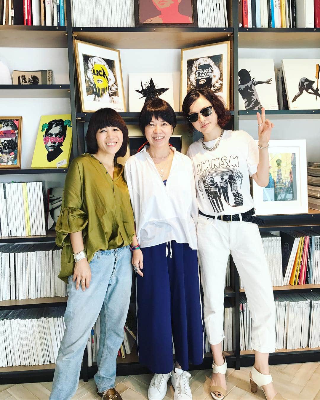 のインスタグラム：「今日は松浦美穂 @twiggymiho さんのカットの後に @twiggy.cafe_ で @otonamuse と  @and_premium の取材。 これから髪を切るノーマ @noma77777 にも会えた❤️ オトナミューズの取材フォトグラファーいまきいれ @imakiirekaori ちゃんに撮ってもらった❤️ありがとう #twiggy#松浦美穂#twiggyのcafeメニューも美味しいの！#休日感#晴れて嬉しい 追記  この後、荻野みどり @midoriogino ちゃん、平尾かよこ @kayokohirao ちゃんとも会えて、とってもいい日でした✨✨✨」