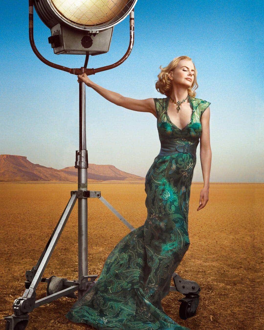 Vogueさんのインスタグラム写真 - (VogueInstagram)「With tonight’s Emmy win, we can firmly say that Nicole Kidman is having the most triumphant year of her glowing career. Congratulations to her and all of tonight’s #Emmys winners. Find the full list of winners in the link in our bio. Photographed by #AnnieLeibovitz, Vogue, July 2008.」9月18日 11時41分 - voguemagazine