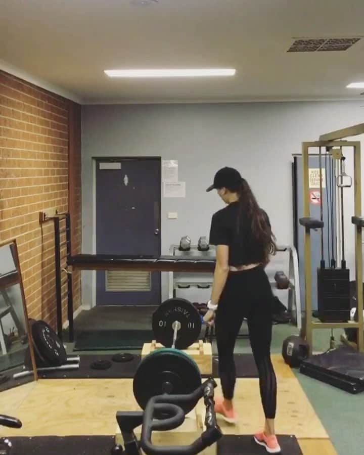 Maddie COATESのインスタグラム：「Act like a lady lift like a BOSS • • • •  @adidasau @adidasrunning @adidaswomen #sweat  #cleans #motivation #workout #abs #determined #success #womenshealth #nevergiveup #tracklife #tracknation #track #training #cardio #workoutfix #instarun #love #happy #smile #fitspo #lifting #liftingweights #heavyweight #stronger #gym #gymmotivation #gymlife #gymtime #adidas #cleanliving」