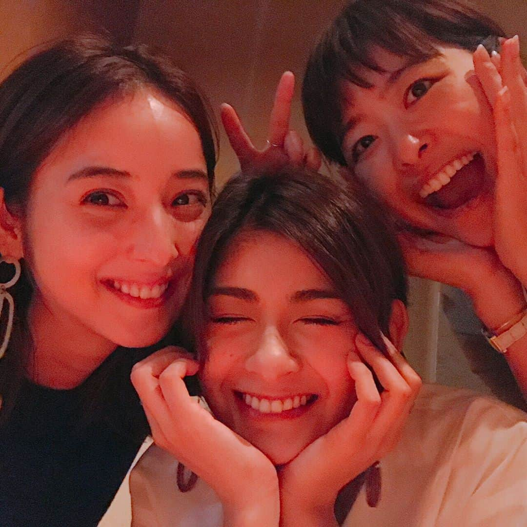 佐々木希さんのインスタグラム写真 - (佐々木希Instagram)「みかこの晴れ姿を見に セーラームーンのミュージカルを観劇しに行ってきました❣️ セーラープルート本当にカッコよかった‼️ 終始きゅんきゅん。 幼い頃にセーラームーンをよくテレビで見ていただけに、ムーンライト伝説全部歌えました😊✨覚えてるもんなんだなぁ。 終了後は、三人でご飯！ きりたんの誕生日も近いということで お祝いも出来ました🥂✨ #石井美絵子 さん#小林桐子 さん#セーラームーン#ミュージカル#誕生日」9月18日 16時22分 - nozomisasaki_official