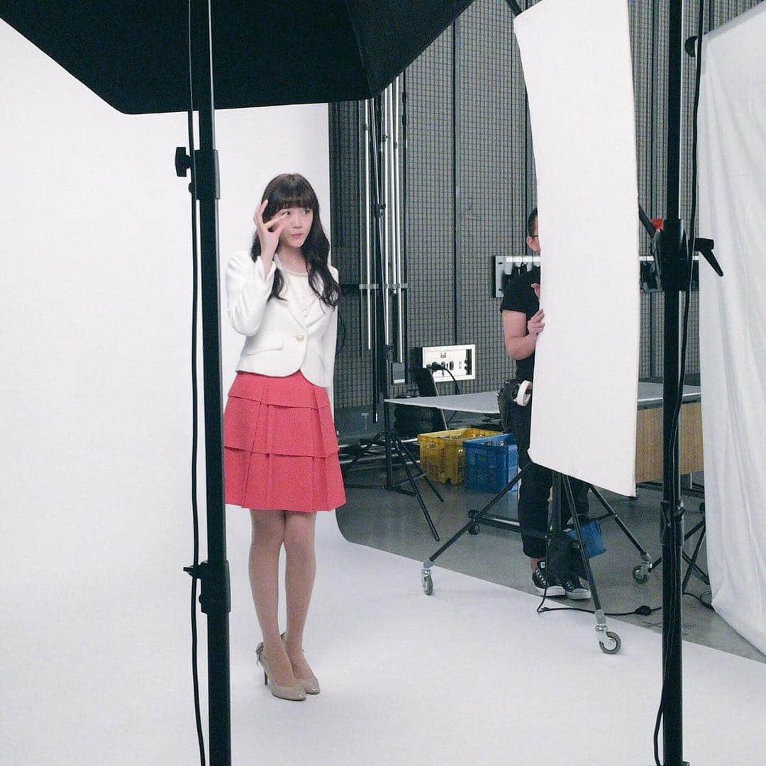 テレビ朝日「オトナ高校」のインスタグラム：「. さくらちゃんの破壊的なかわいさ😍😍😍 . #松井愛莉 #さくら #オトナ高校 #やらみそ #テレビ朝日 #土曜ナイトドラマ #撮影  #撮影中 #スタジオ #スチール #かわいい #美少女 #目に入れても痛くない #だけど小悪魔 #😈 #🍒 @airi1226_official」
