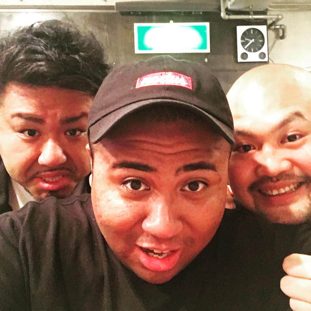 アントニーのインスタグラム：「こないだこの3人で焼肉食べた 3人で20人前ぐらいペロリ  #鬼越トマホーク #金ちゃん元牛角店長 #nodusのキャップお気に入り」