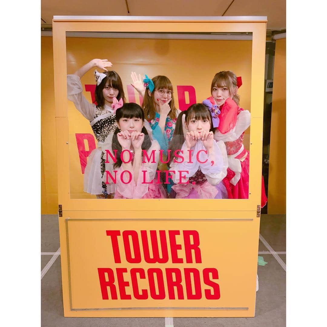 むすびズムのインスタグラム：「タワーレコード横浜ビブレ店ありがとうございました！ #むすびズム #musubizm #idol #NMNL #TOWERRECORDS #タワ横 #045」