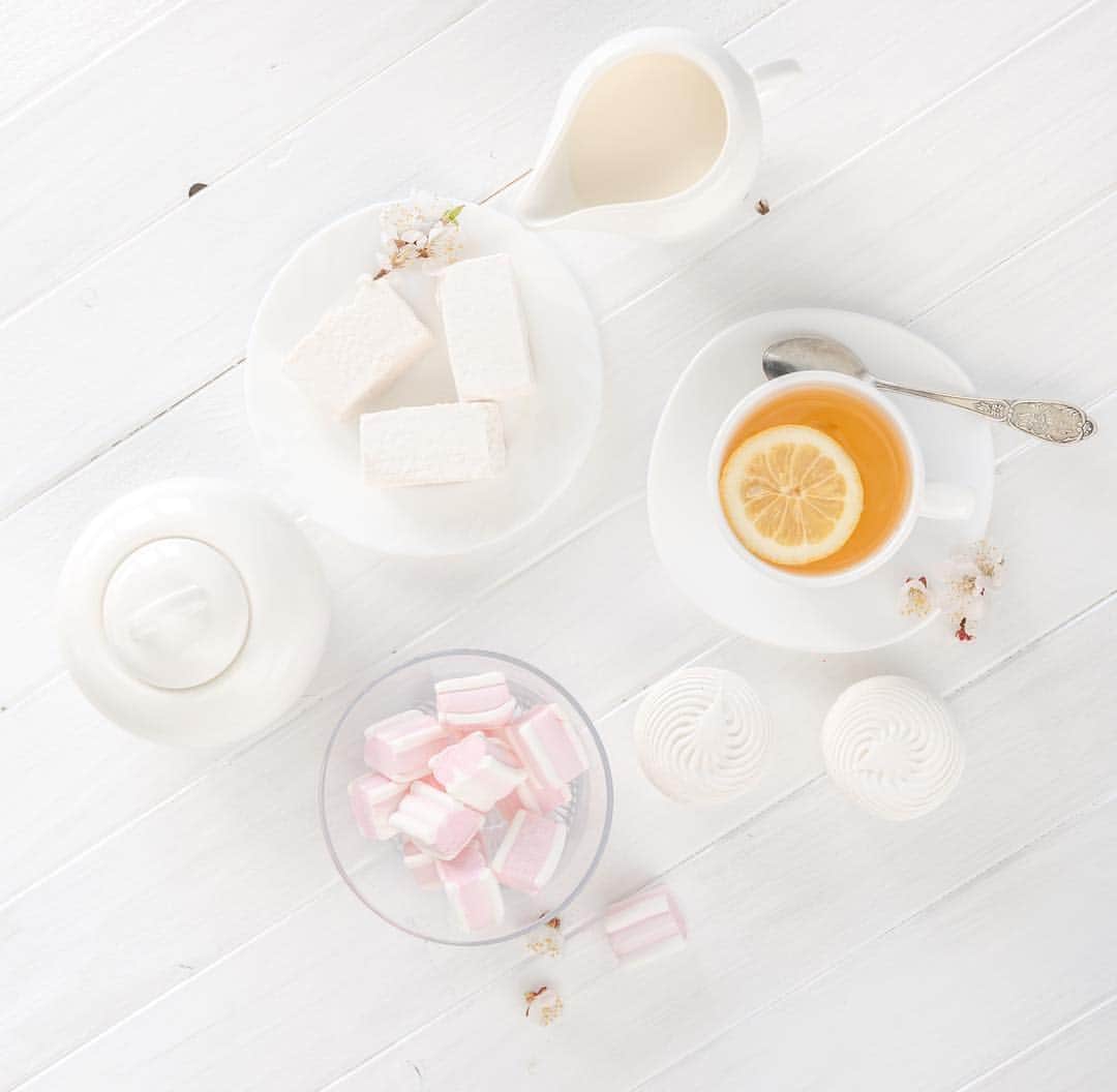 のインスタグラム：「Tea time. #Monday #teatime #coffeebreak #fashionbuyer #instafashion #fashionista #clothingbuyer #clothesforsale #currentlywearing #shopping #clothes #buyerslife #womensclothing #jewelry #accessoriesaddict #obsessed #jewelrydesigner #highfashion #fashion #style #fashionshow #model #look」