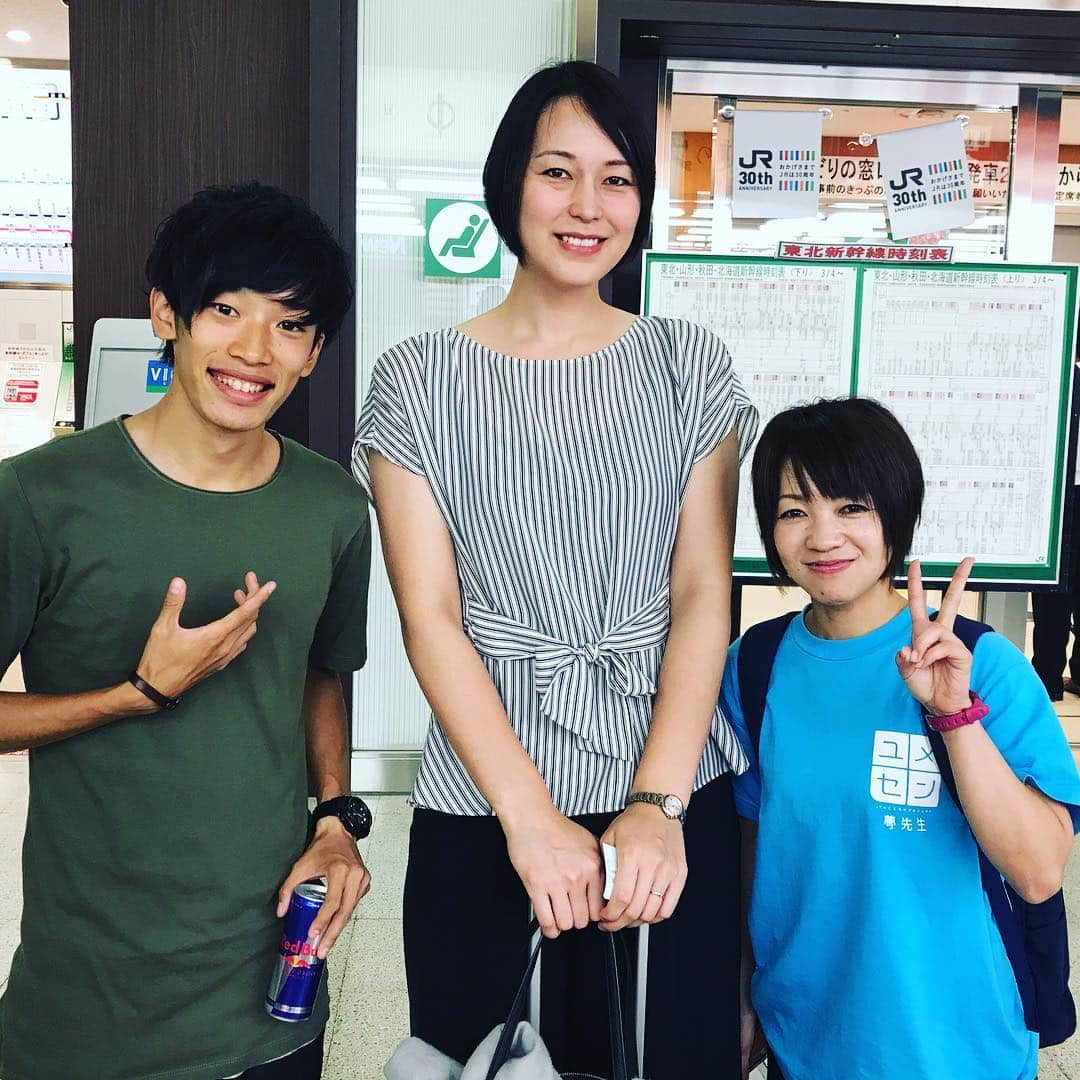 大山加奈さんのインスタグラム写真 - (大山加奈Instagram)「#ユメセン 宮城県涌谷町で夢の教室でした！  今日はわたしが担当させていただき、 古川駅で明日担当の #フリースタイルフットボーラー の #徳田耕太郎 さんとバトンタッチ🙌 一瞬でしたがお会いできて うれしかったです😊 .  ユメセンスペシャルスタッフの  #法師人美佳 さんと3人で😊 .  徳田さんのパフォーマンス、 子どもたちすっごくよろこぶだろうなー😆✨✨」9月19日 17時32分 - kanaoyama0619