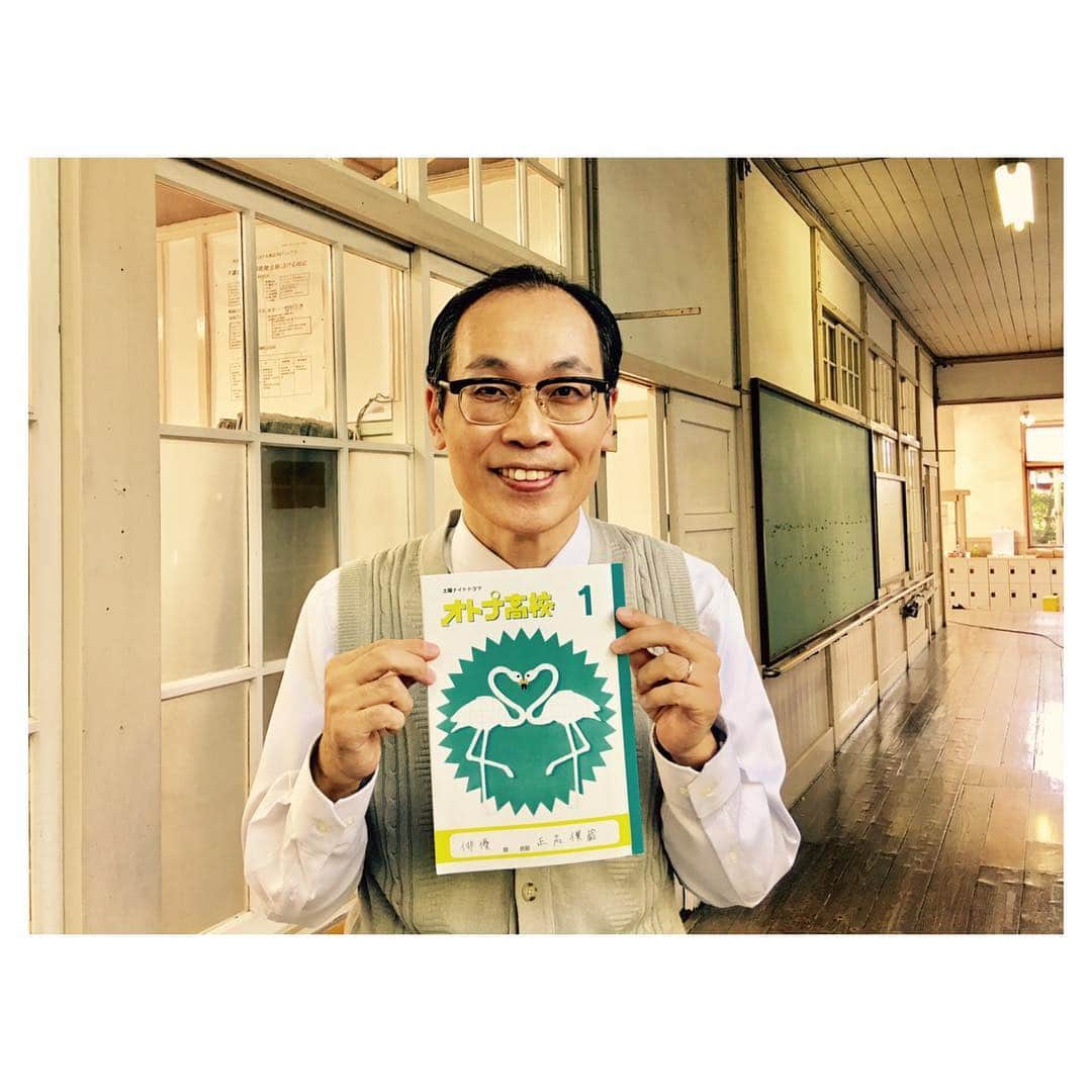 テレビ朝日「オトナ高校」のインスタグラム：「. 持田守役💼 #正名僕蔵 さん  オトナ高校の教師🏫ブサイクというスペックでありなから、超美女と結婚💍さらには５人もの愛人をはべらす人生の勝ち組👏❣️恋愛指南本の読書量がハンパなく“見た目”を言い訳にして頑張らない生徒たちに、「人は見た目ではない」と強い想いを訴える🤓… . #オトナ高校  #やらみそ  #持田先生 #テレビ朝日 #土曜ナイトドラマ」