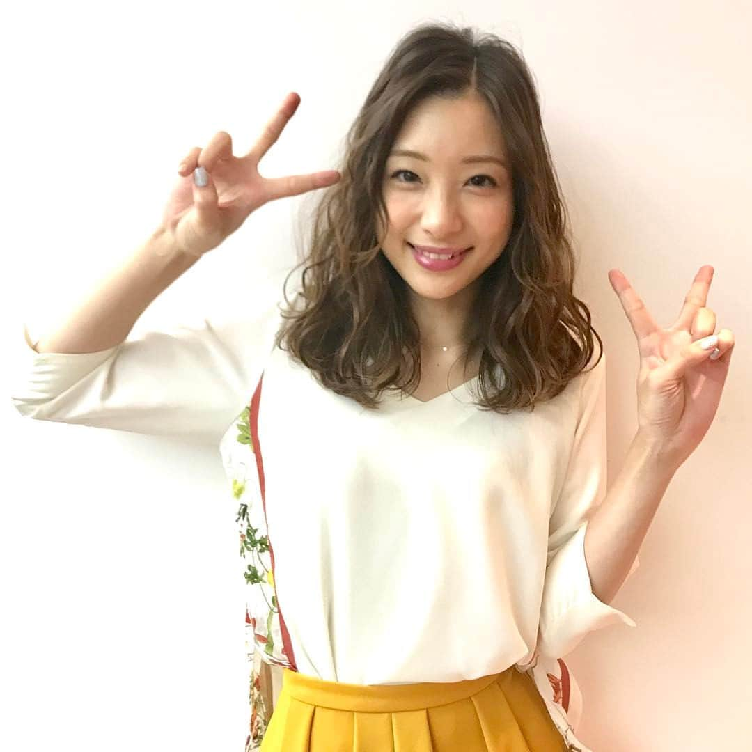 地味にスゴイ！ 校閲ガール・河野悦子のインスタグラム：「‪このあと夜7時から「火曜サプライズ」に足立梨花さん出演しまーす‼️ただいまスタンバイ中🍀生放送なのでソワソワしております😊 #地味スゴ #校閲ガール #足立梨花 #火サプ‬」