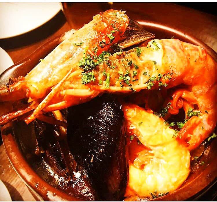 ヴィットリオ ポモドーロ ツキジのインスタグラム：「. 築地より毎日仕入れる 新鮮な「魚介と野菜」のお店🍆🦐 . 🍷合コンにおすすめで 本場を思わせる明るい雰囲気も 魅力の一つです✨ . #VittorioPomodoroTsukiji  #ヴィットリオポモドーロツキジ  #築地 #築地市場  #イタリアン  #トマト  #tomato  #ソムリエ  #アヒージョ  #パスタ  #魚介  #シチリア  #ガーリックトースト  #ワイン  #japan  #Vittorio  #Pomodoro  #tsukiji  #港区  #新橋  #バル  #パーティー  #立ち飲み  #地中海  #海外旅行  #旅行  #リゾート  #本格  #合コン  #記念日」