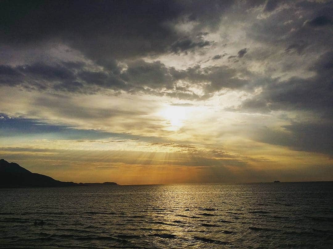 Lu Lanotteのインスタグラム：「Sunset on the island . . . . . . #procida #campania #napoli #holiday #ricordi #italia #estate #mare #vacanze #tramonto」