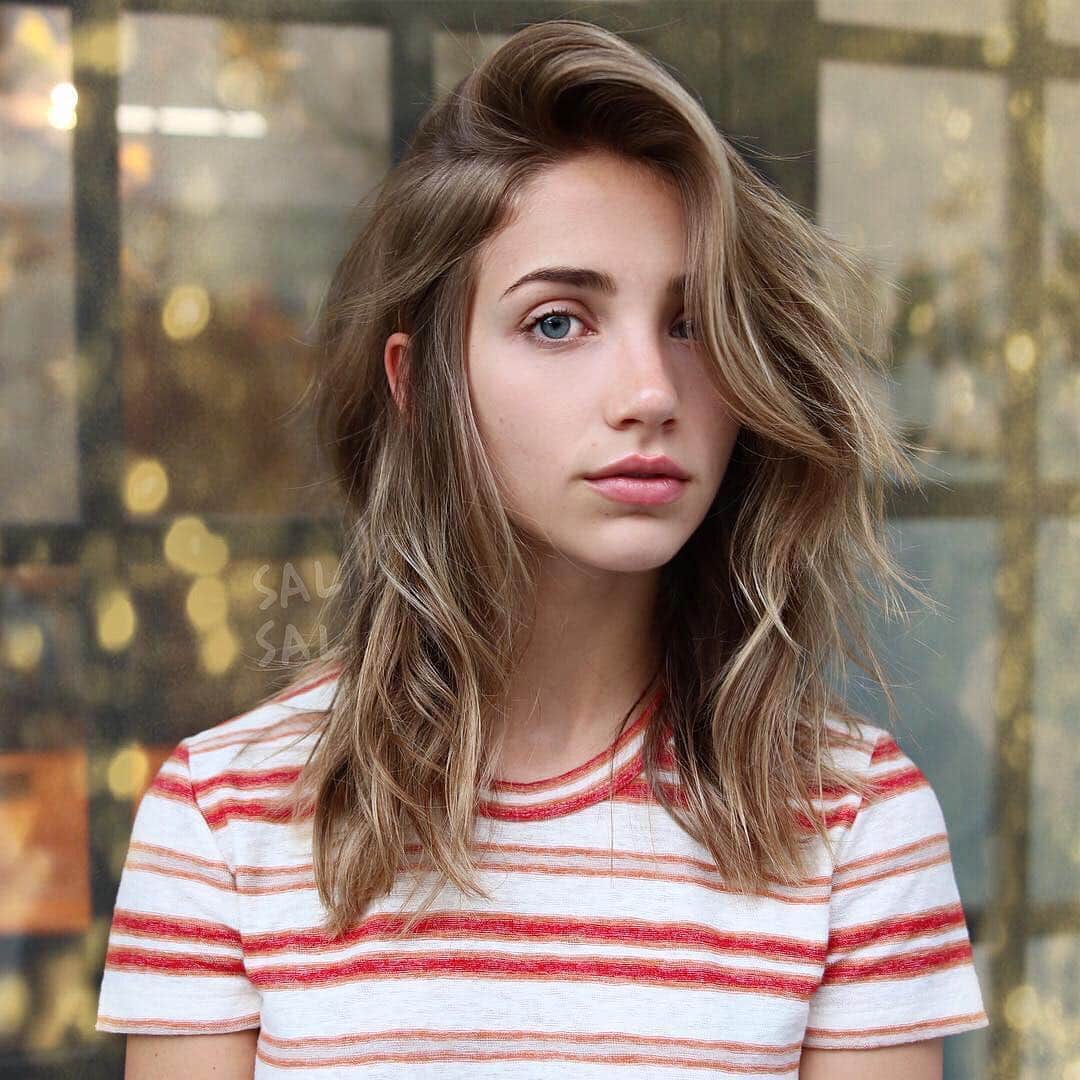 エミリー・ラッドのインスタグラム：「🍂✂️✨@salsalhair @mizzchoi」