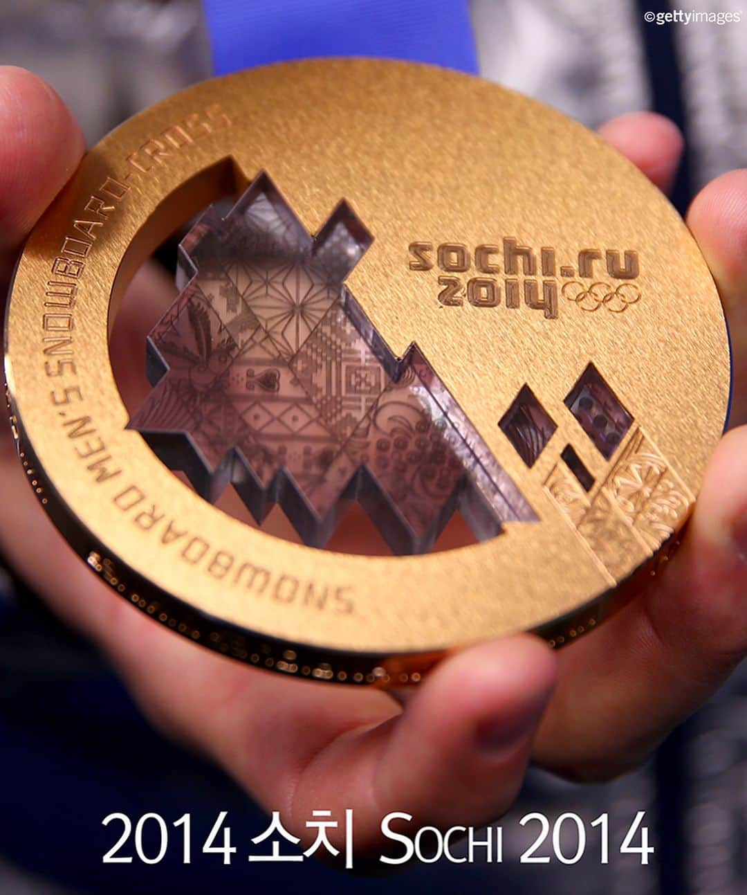 平昌オリンピックさんのインスタグラム写真 - (平昌オリンピックInstagram)「Before the designs for the PyeongChang 2018 Olympic medals unveil this week, take a look at the medals in the previous Winter Games!  #Nagano1998 #SaltLakeCity2002 #Turin2006 #Vancouver2010 #Sochi2014  하계 대회와 달리 개최국의 문화예술적 요소를 담을 수 있는 동계올림픽 메달! 역대 동계올림픽 금메달 근접샷을 모아봤습니다. [예고] 평창올림픽 메달 최초 공개 #LIVE 를 2018 평창 페이스북에서 만나보실 수 있습니다! 9월 21일 오전 9시 20분~  #PyeongChang2018 #Olympics #Medal #GoldMedal #2018평창 #평창동계올림픽 #올림픽 #메달 #금메달」9月19日 19時16分 - gangwon2024